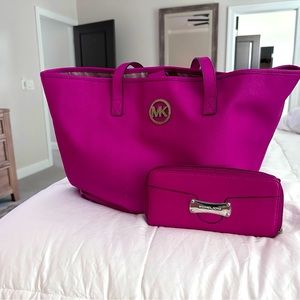 Michael Kors bag. AUTHENTIC. ALL OFFERS WELCOME.